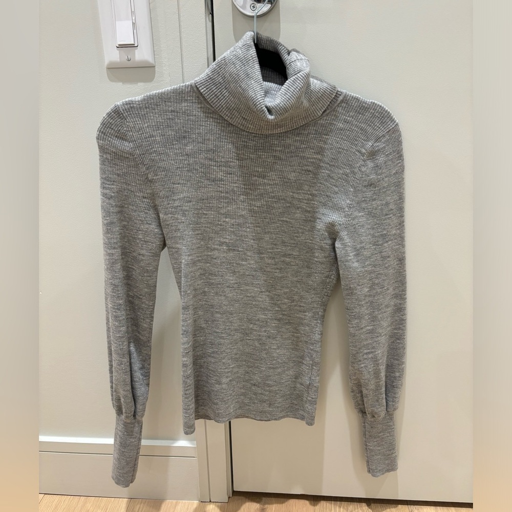 Aritzia turtleneck size S in Grey